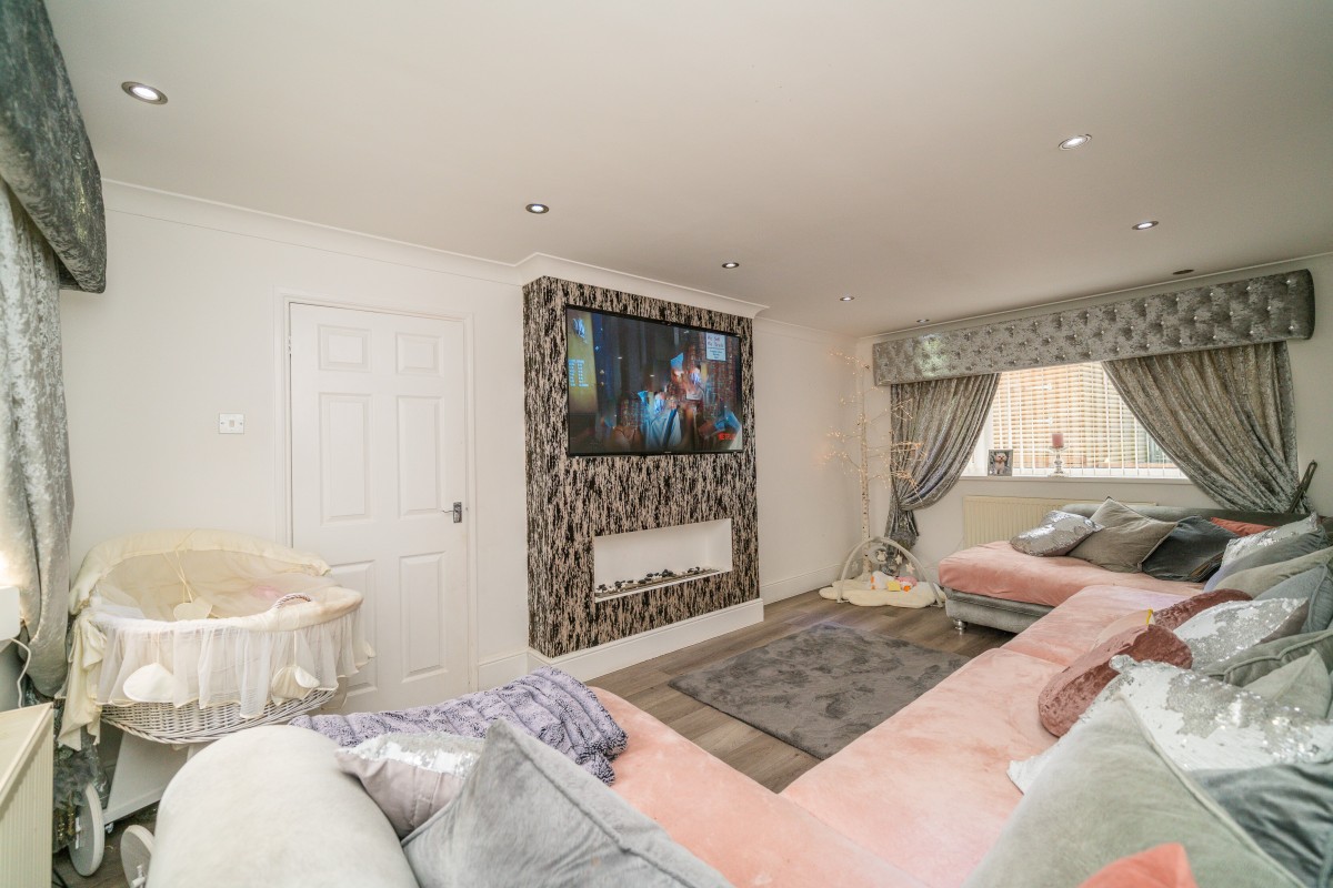 Images for Eastleigh, Skelmersdale