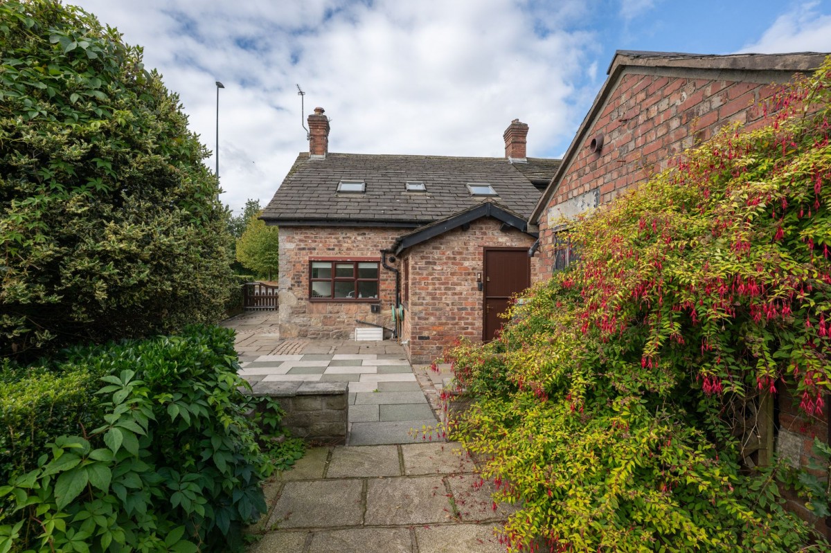 Images for Four Lane Ends, Bickerstaffe, L39