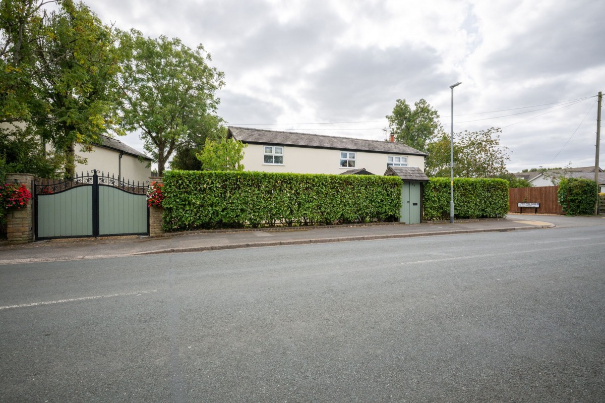 Images for The Gravel, Mere Brow, PR4