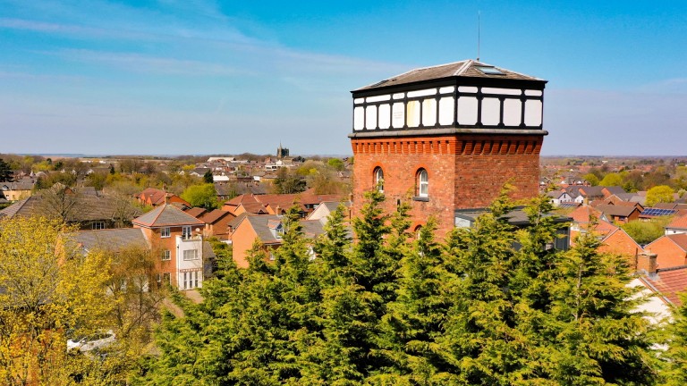 Ormskirk Water Tower - Historic Property Turned Modern Luxury 